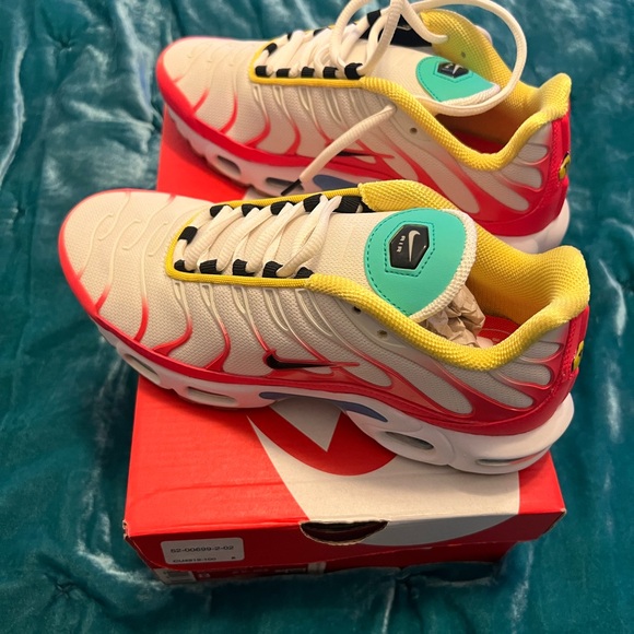 Woman’s' NIKE AIR MAX 🎁size 8 BEAUTIFUL & Bright NEVER WORN. Great GIFT 🎁 - Picture 9 of 9